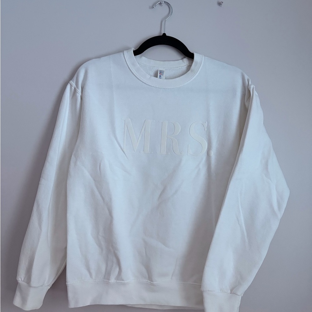 White MRS Bride Sweatshirt Honeymoon Wedding Weekend Cozy Crewneck Size Small